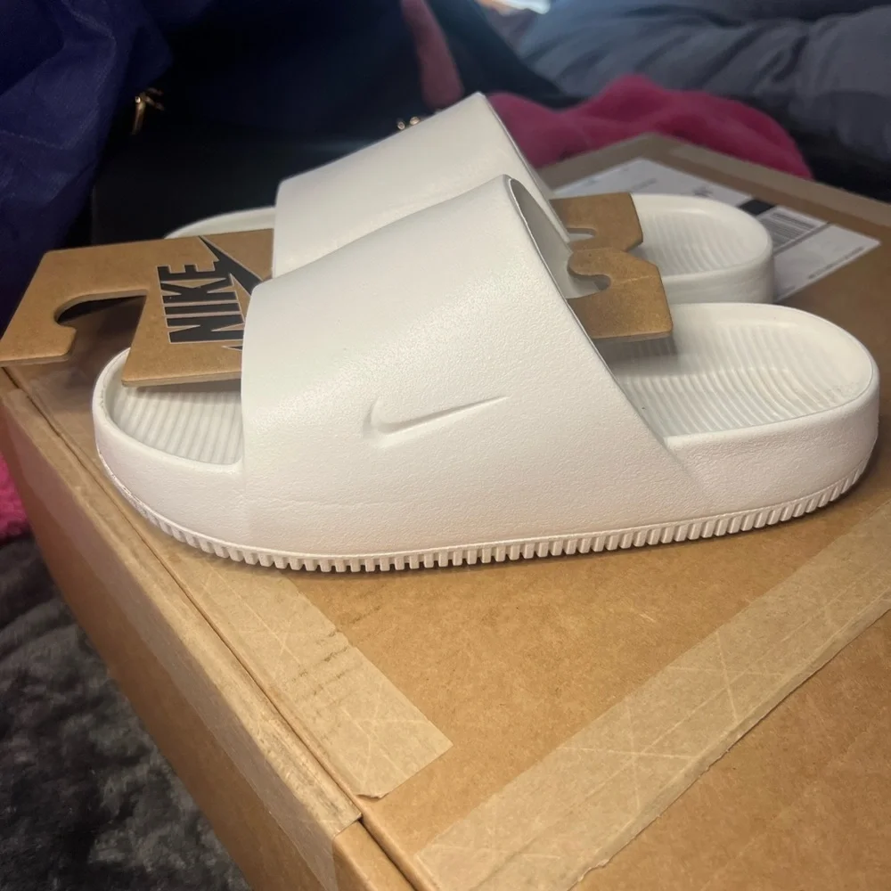 X SOLD X
Nike White Slide Sandals - Picture 1 of 7